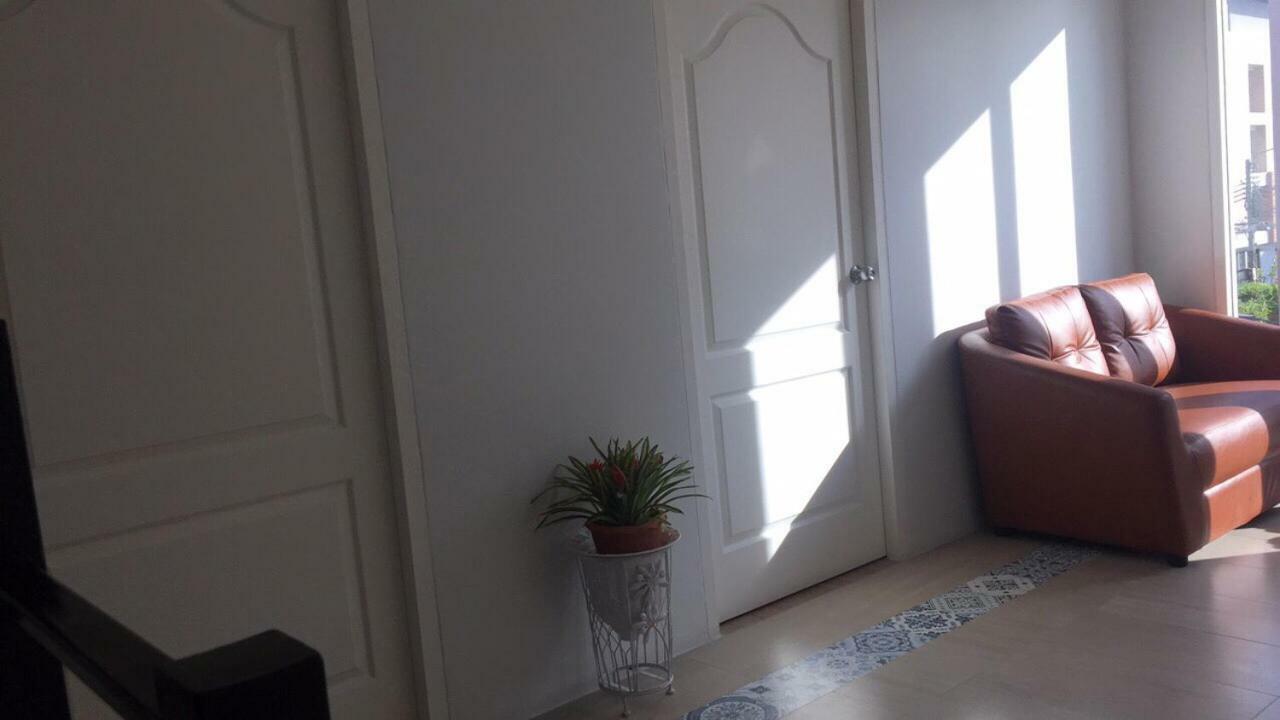 Teak Villa Bangkok Luaran gambar